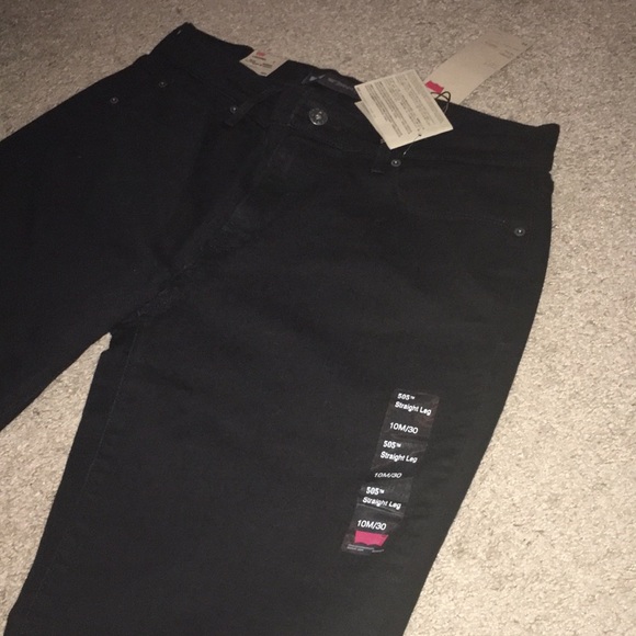 Brand new Black Mid Rise Straight Leg Levi Jeans - Picture 2 of 3
